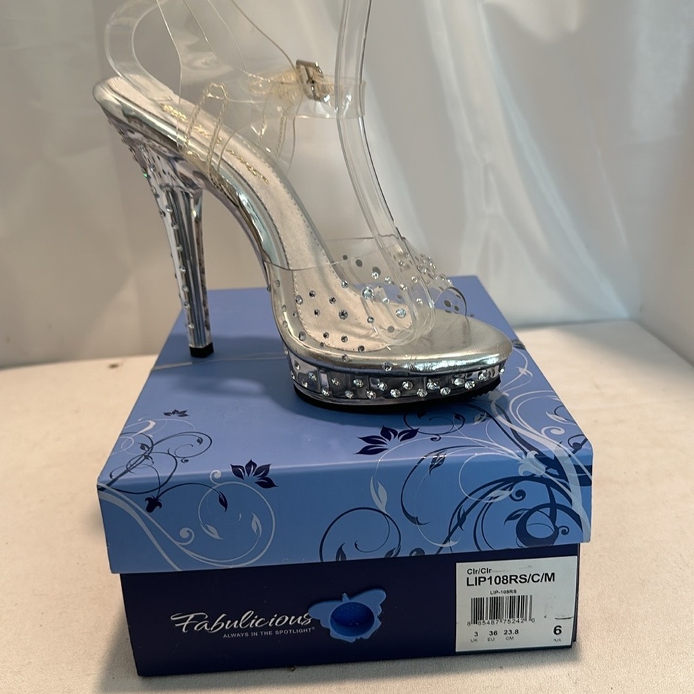 Shoes clear rhinestone Heels in the box